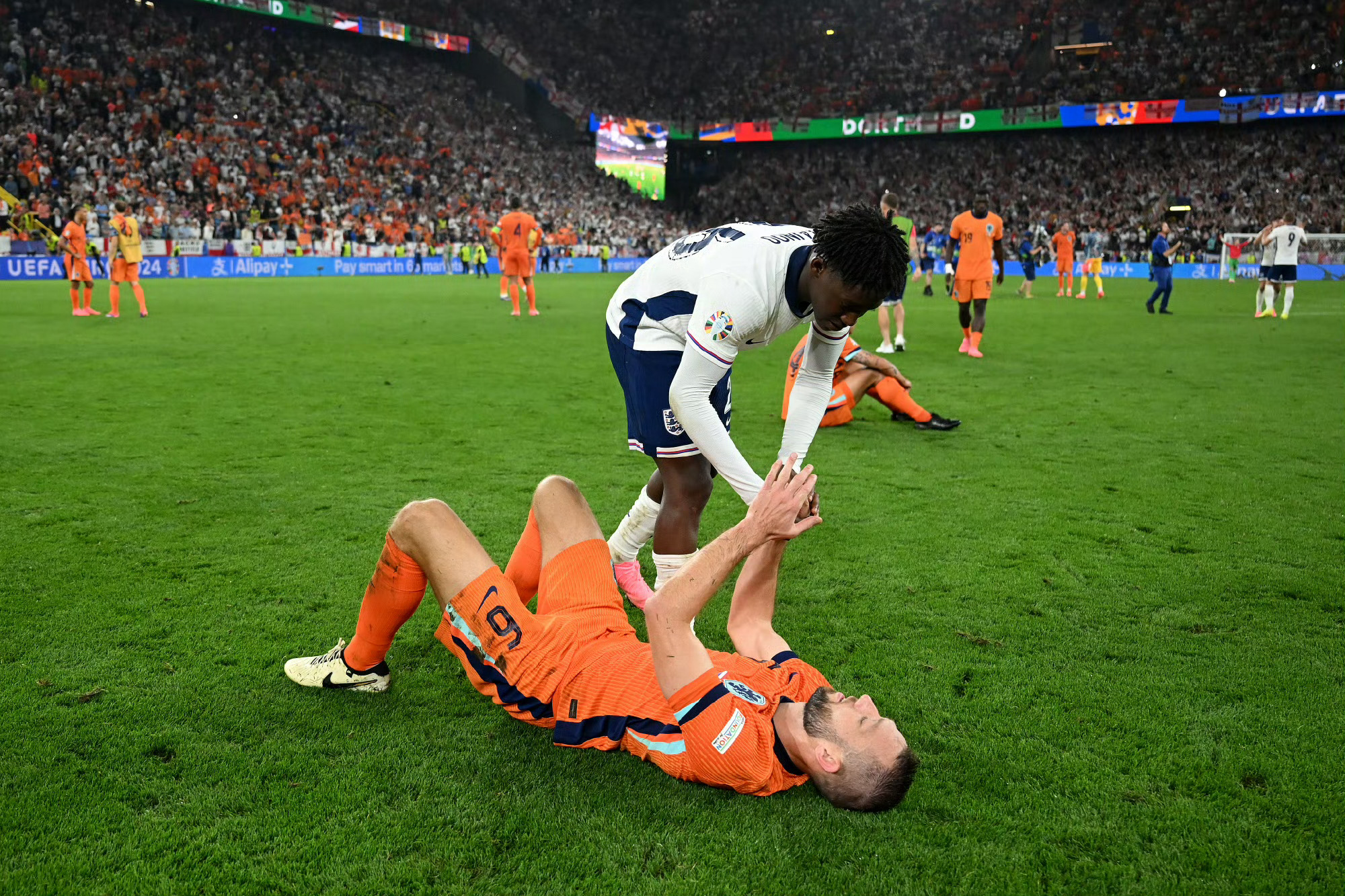 葡萄牙击败荷兰，晋级欧洲杯半决赛(葡萄牙击败荷兰,晋级欧洲杯半决赛视频)