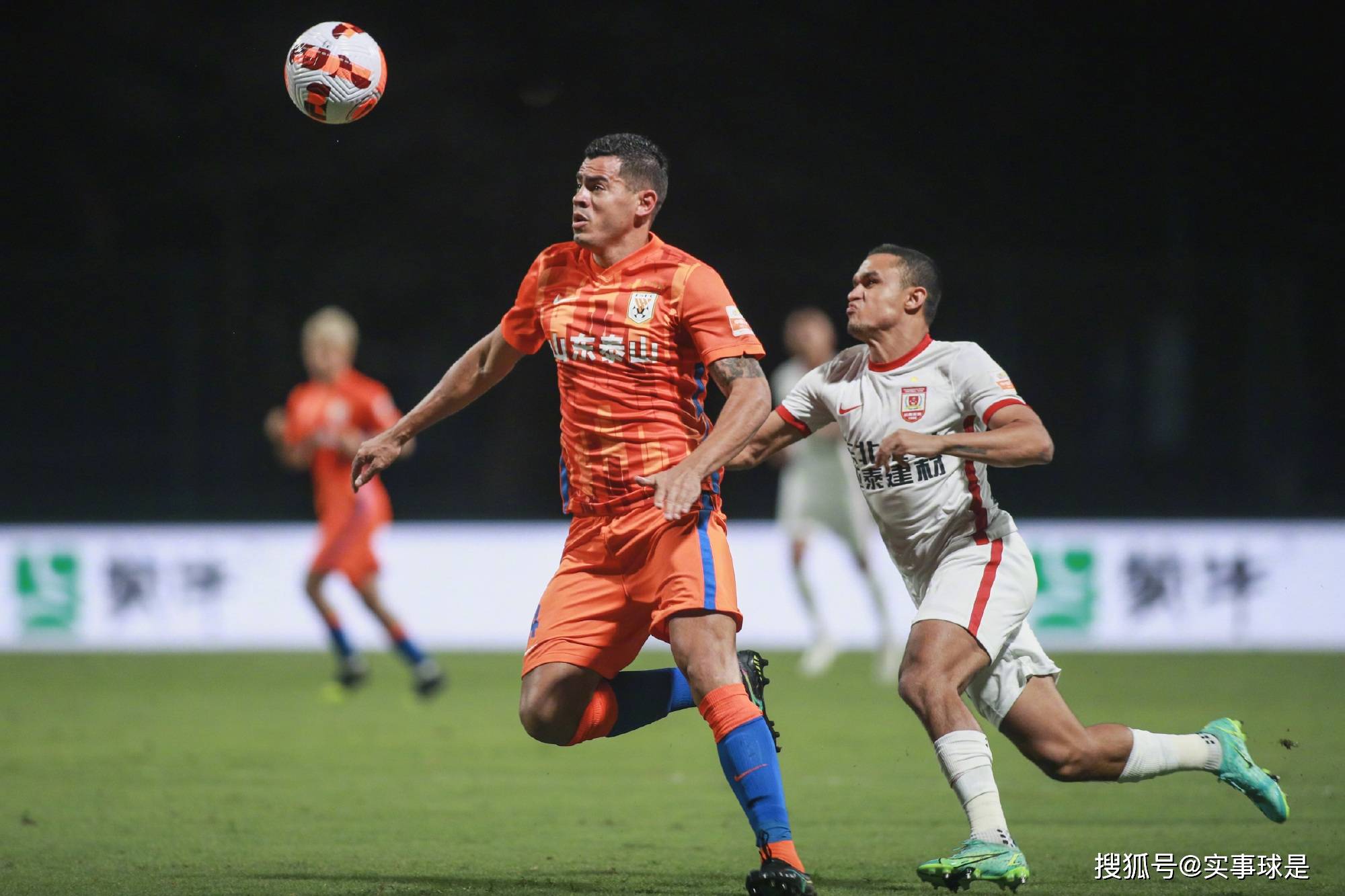 包含北京人国家德比大胜，追平积分榜的词条