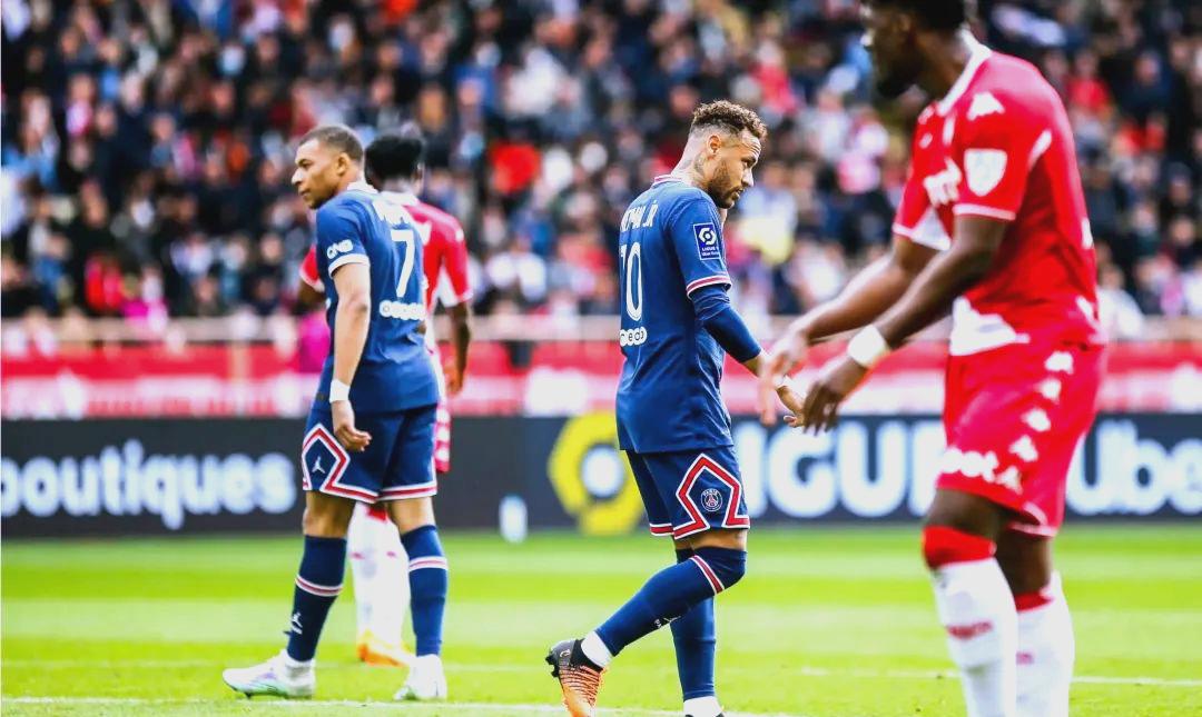 梅斯防守表现稳定，连续保持不败